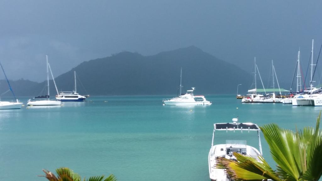 Le Port Guest House Baie Sainte Anne Eksteriør billede